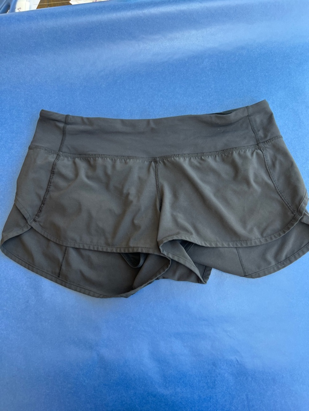 Lululemon Speed Up Shorts 2.5 inch EUC size 6 Black